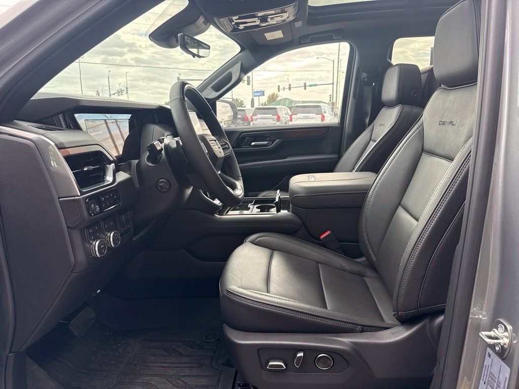 Used 2026 GMC Yukon Denali w/ Denali Reserve Package AWD/4WD image 25