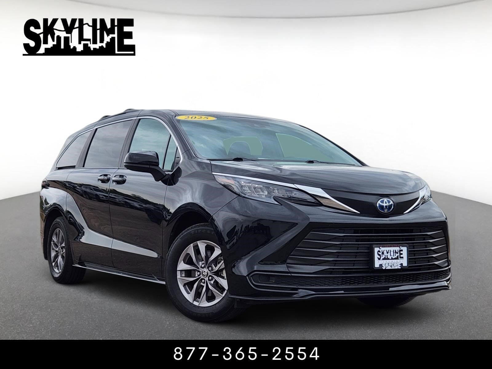 Used 2025 Toyota Sienna LE w/ LE Plus Package AWD/4WD image 1