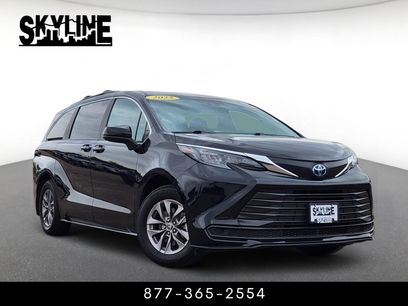 Used 2025 Toyota Sienna LE w/ LE Plus Package