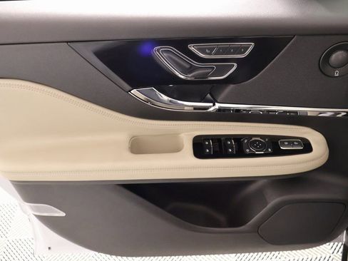 New 2026 Lincoln Corsair Reserve image 17