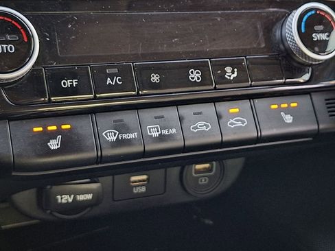 Certified 2021 Hyundai Elantra Limited image 24