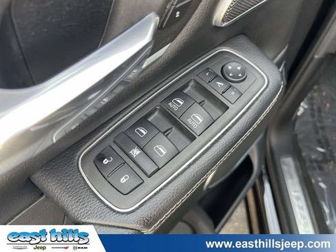 Used 2022 RAM 1500 Laramie AWD/4WD image 17