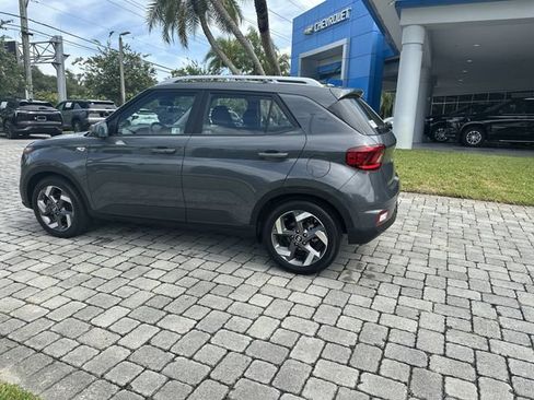 Used 2025 Hyundai Venue SEL FWD image 33