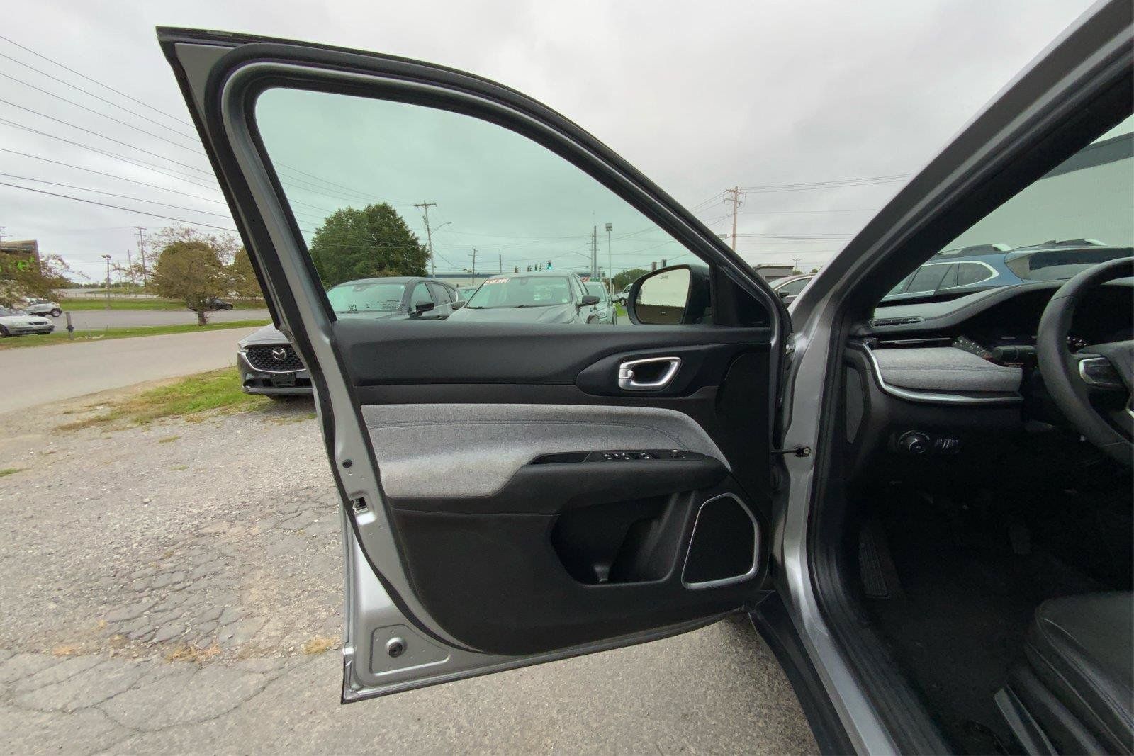 Used 2024 Jeep Compass Latitude AWD/4WD image 20