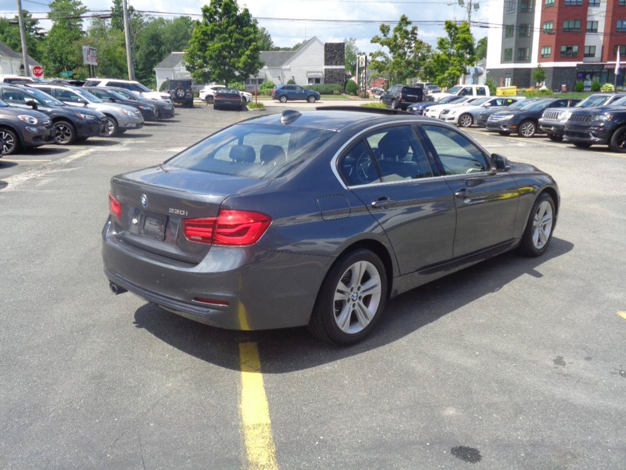 Used 2017 BMW 330i xDrive Sedan AWD/4WD image 16
