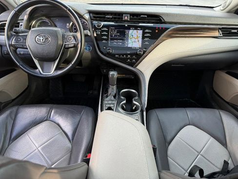 Used 2019 Toyota Camry XLE image 12