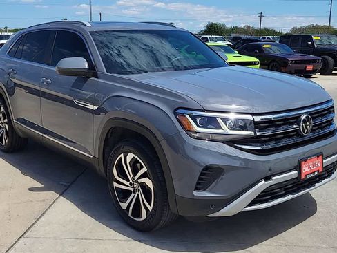Used 2022 Volkswagen Atlas Cross Sport SEL AWD/4WD image 2
