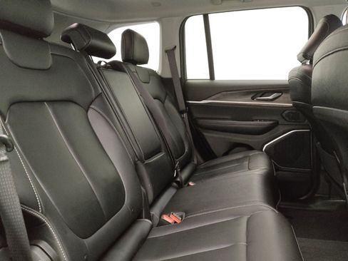 Used 2022 Jeep Grand Cherokee Limited 4xe image 19