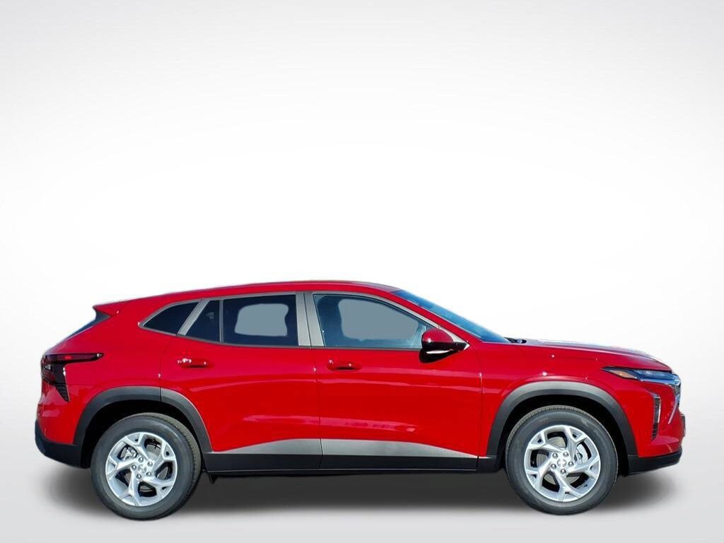 New 2026 Chevrolet Trax LS w/ LS Convenience Package FWD image 2