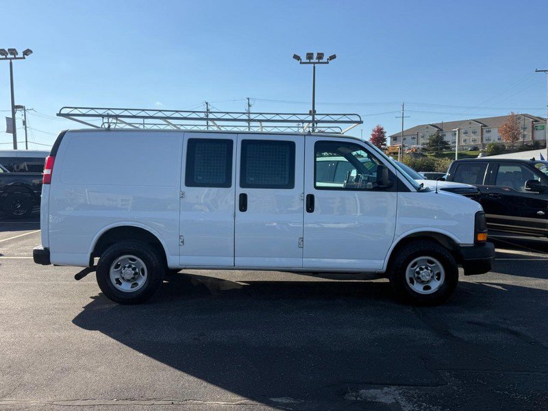 Used 2015 Chevrolet Express 3500 RWD image 2