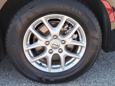 Used 2024 Chrysler Pacifica Touring-L image 5