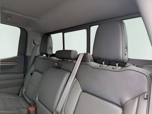 Used 2025 GMC Sierra 1500 Denali w/ Denali Reserve Package AWD/4WD image 9