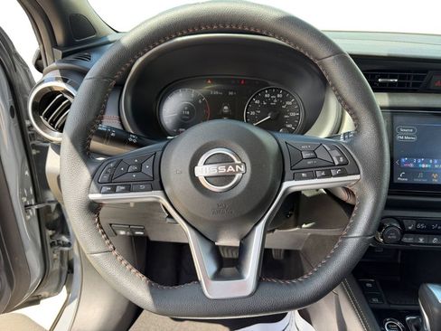 Used 2023 Nissan Kicks SR w/ SR Premium Package FWD image 13