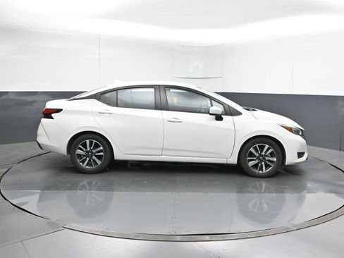 Used 2025 Nissan Versa SV image 6