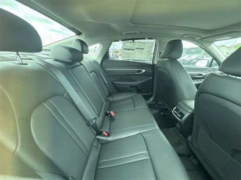 New 2025 Hyundai Sonata Limited image 12