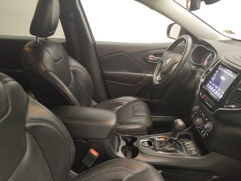 Used 2019 Jeep Cherokee Limited FWD image 21