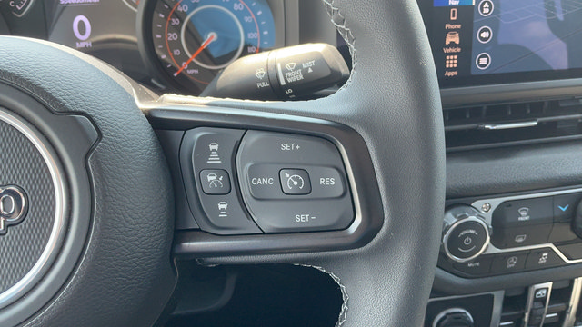 Used 2025 Jeep Gladiator Sport AWD/4WD image 13