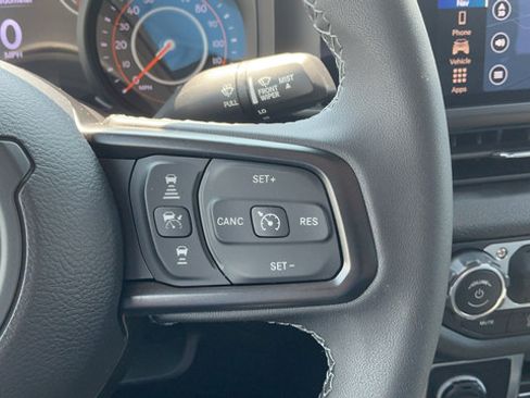 Used 2025 Jeep Gladiator Sport AWD/4WD image 13