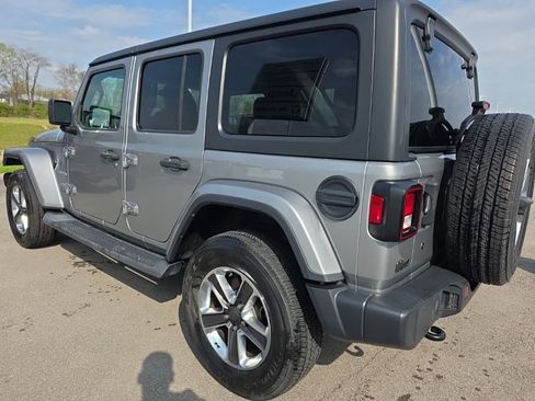 Used 2019 Jeep Wrangler Unlimited Sahara image 7