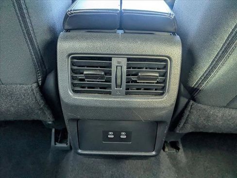 Used 2024 Nissan Rogue SV image 19