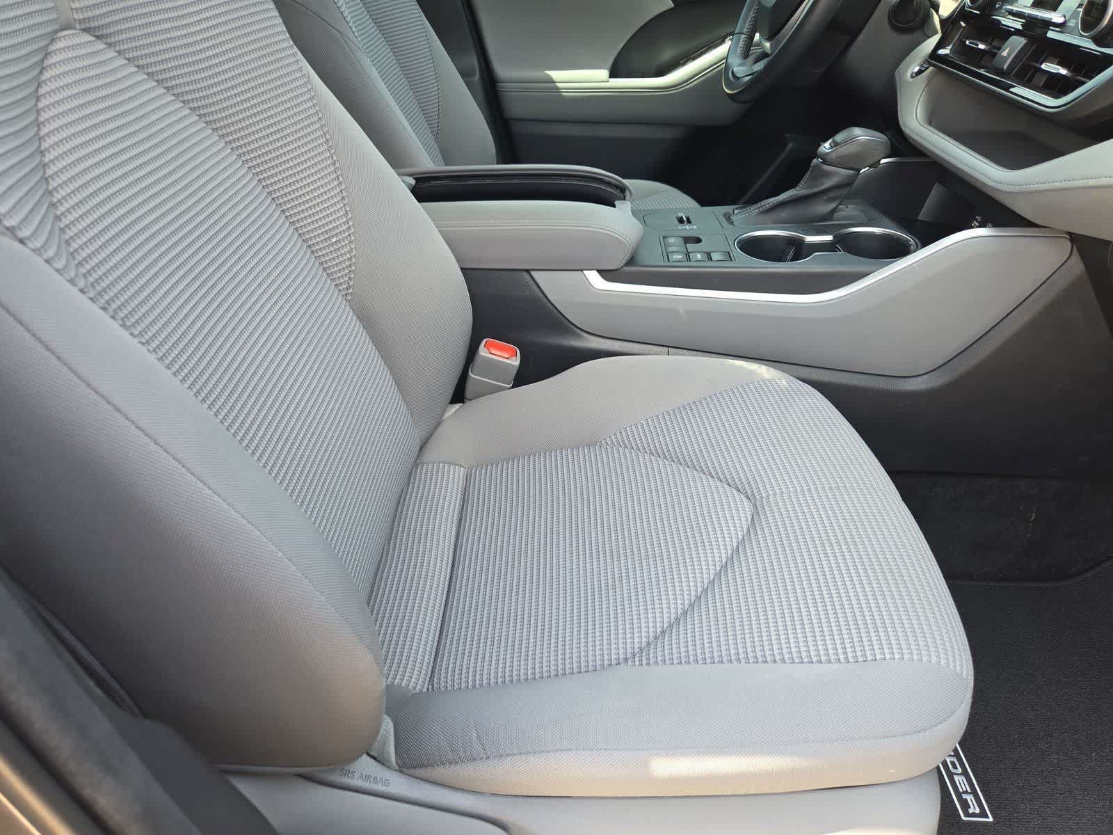 Used 2023 Toyota Highlander LE FWD image 20