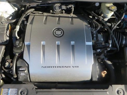 Used 2010 Cadillac DTS Luxury image 10