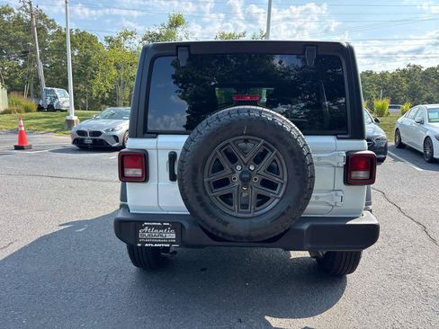 Used 2024 Jeep Wrangler Unlimited Sport AWD/4WD image 4