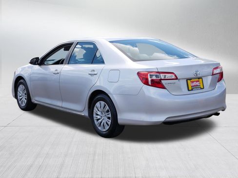 Used 2012 Toyota Camry LE FWD image 5