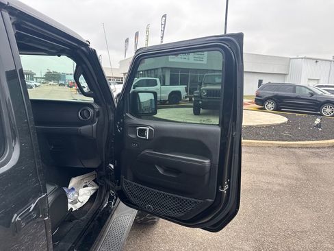 Used 2020 Jeep Gladiator Overland w/ Popular Equipment Package image 15