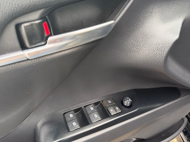 Certified 2020 Toyota Camry SE FWD image 17