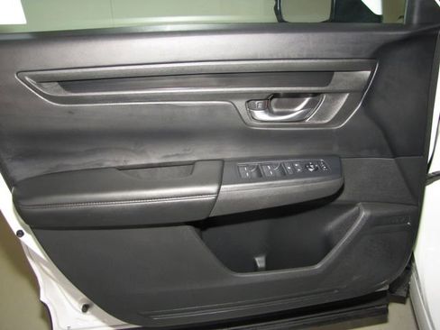 Used 2023 Honda CR-V LX image 7