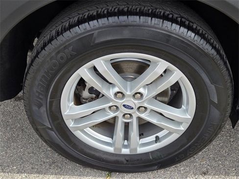 Used 2022 Ford Explorer XLT w/ Equipment Group 202A image 10