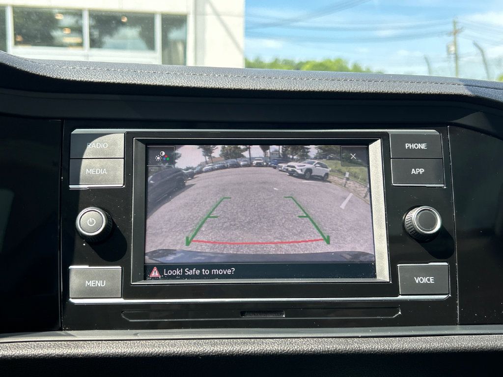 Used 2023 Volkswagen Jetta SE w/ Panoramic Sunroof Package FWD image 17