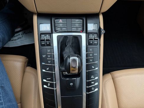 Used 2017 Porsche Macan AWD/4WD image 16
