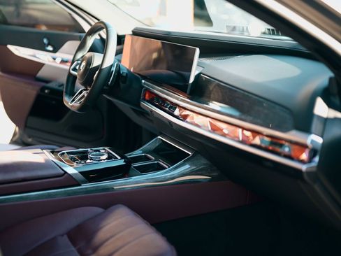 Used 2023 BMW 760i xDrive w/ Executive Package image 20