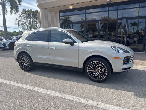 Used 2021 Porsche Cayenne image 3