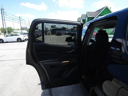Used 2020 GMC Acadia SLE w/ LPO, Floor Liner Package FWD image 18
