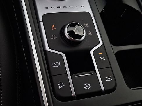 Certified 2025 Kia Sorento EX image 19