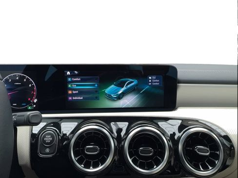 Used 2025 Mercedes-Benz CLA 250 image 52