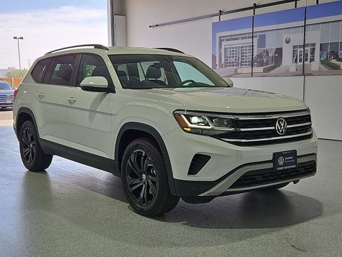 Used 2023 Volkswagen Atlas SE w/ Black Wheel Package FWD image 2
