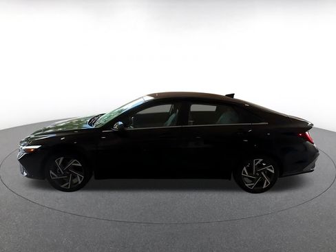 Used 2025 Hyundai Elantra SEL FWD image 9