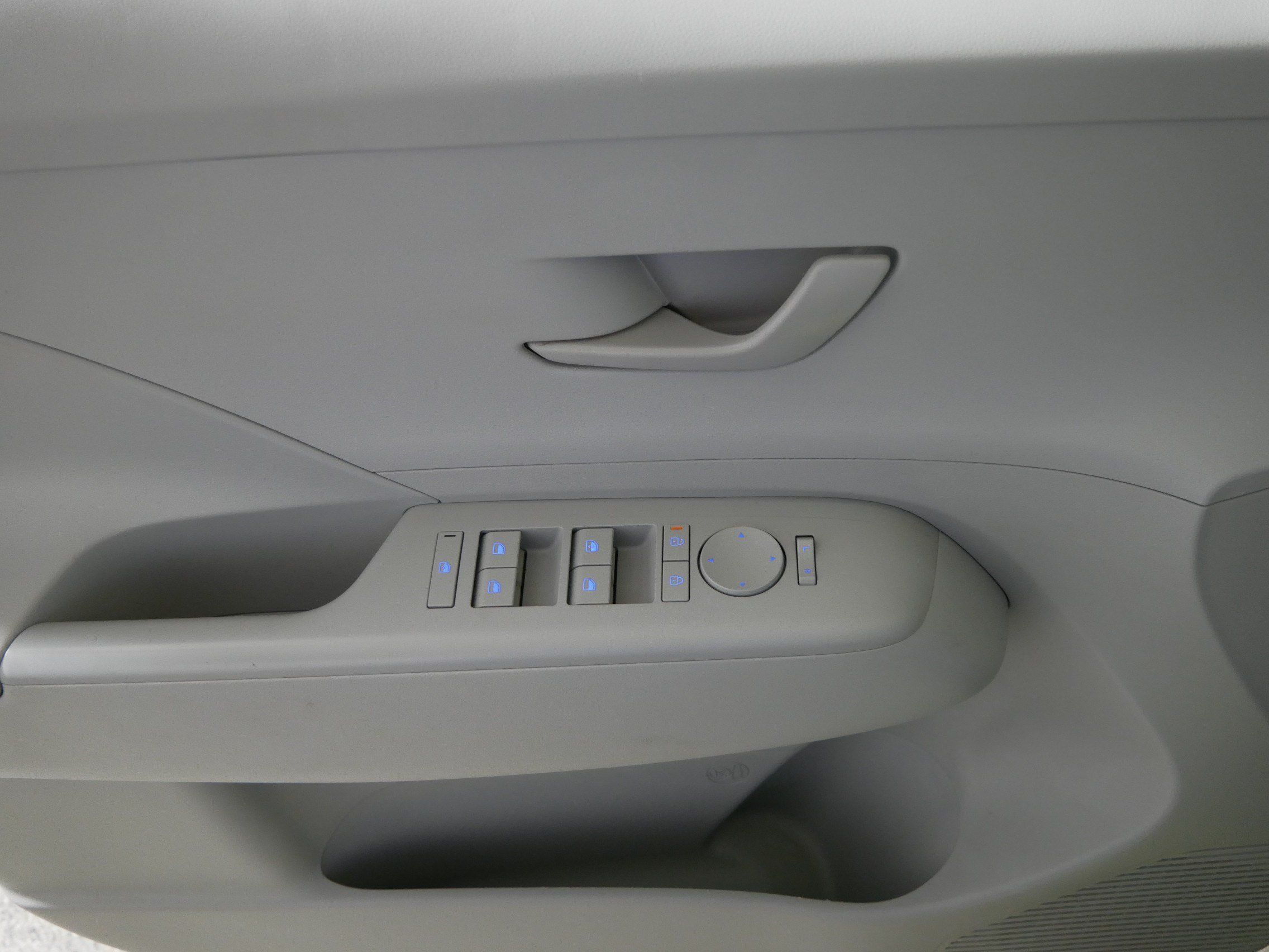 Used 2025 Hyundai Kona SEL AWD/4WD image 19