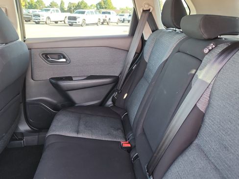 Used 2021 Nissan Rogue SV image 18