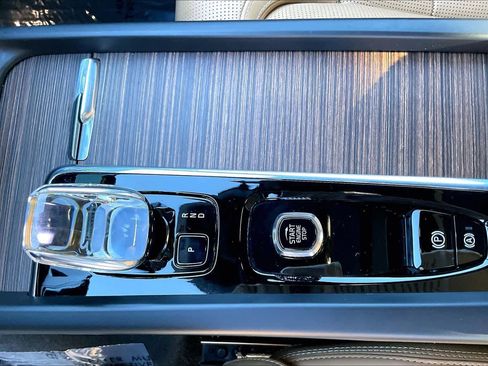 Used 2023 Volvo XC60 B5 Ultimate w/ Climate Package image 20