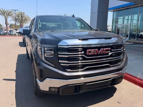 Used 2025 GMC Sierra 1500 SLT AWD/4WD image 3