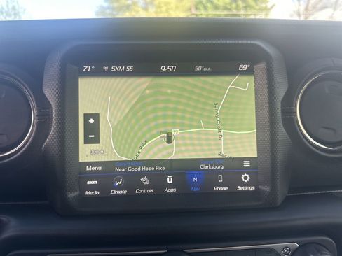 Used 2023 Jeep Wrangler Unlimited Sahara AWD/4WD image 22