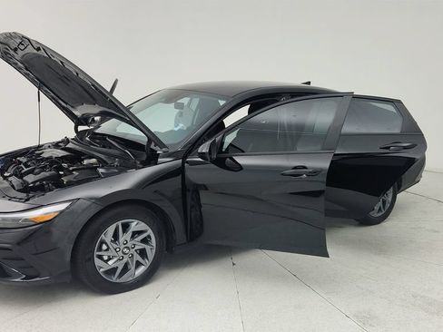 Used 2024 Hyundai Elantra SEL FWD image 10