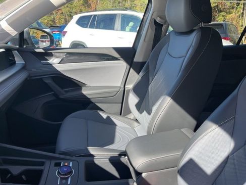 New 2026 Volkswagen Tiguan SE image 9