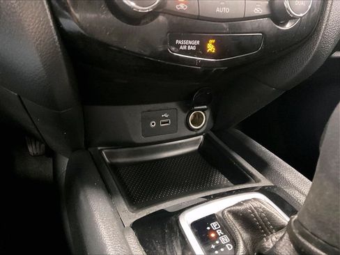 Used 2019 Nissan Rogue SV AWD/4WD image 26