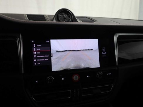 Certified 2025 Porsche Macan image 34